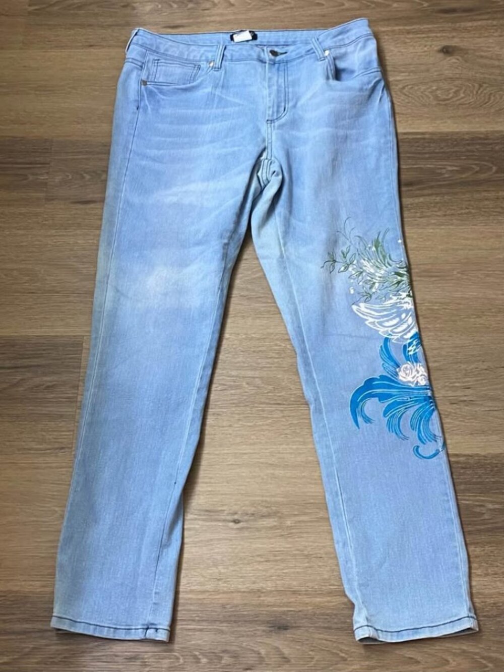 Venus Women’s Size 12 Light Wash Embellished Denim Jeans Hearts Roses Floral